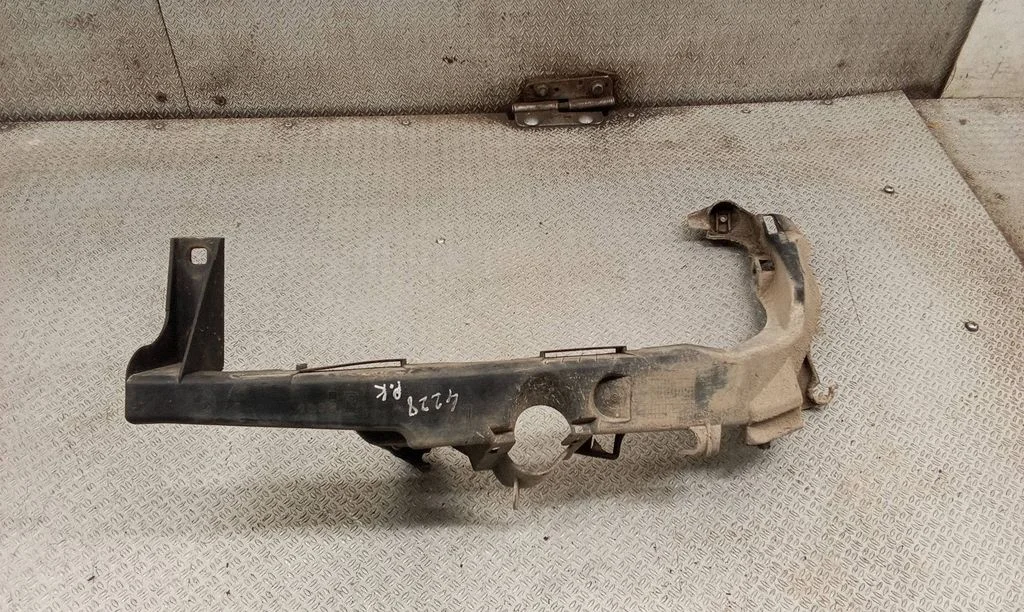Headlight/headlamp mounting bracket – BMW 3 Series E90 E91 (2005-2012)
