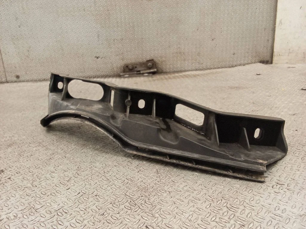 Headlight/headlamp mounting bracket – Volkswagen Passat B6 (2005-2010)