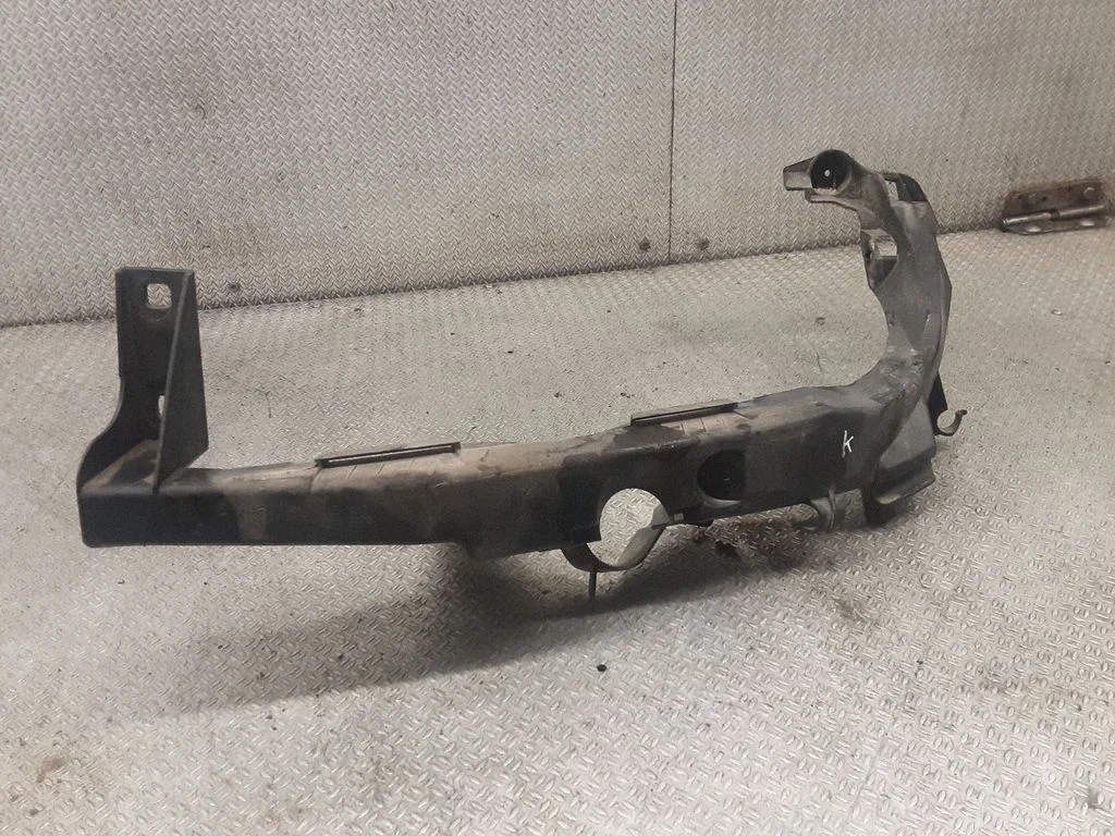 Headlight/headlamp mounting bracket – BMW 3 Series E90 E91 (2005-2012)