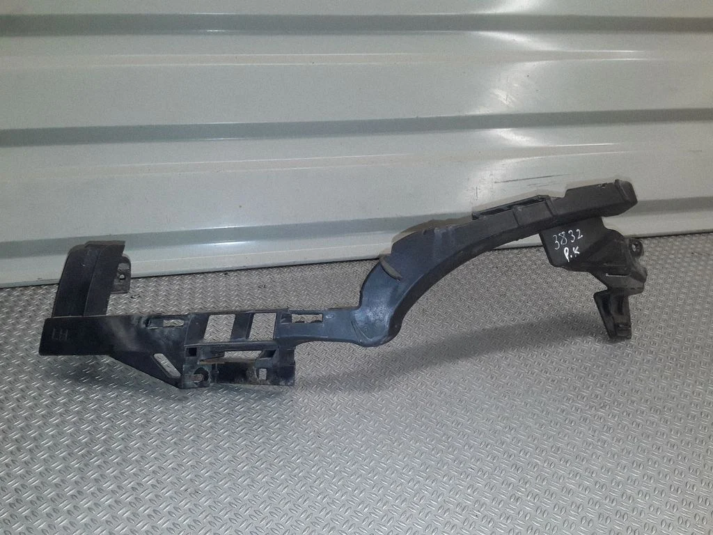 Esitule kinnitusklamber – Opel Zafira C (2011-2019)