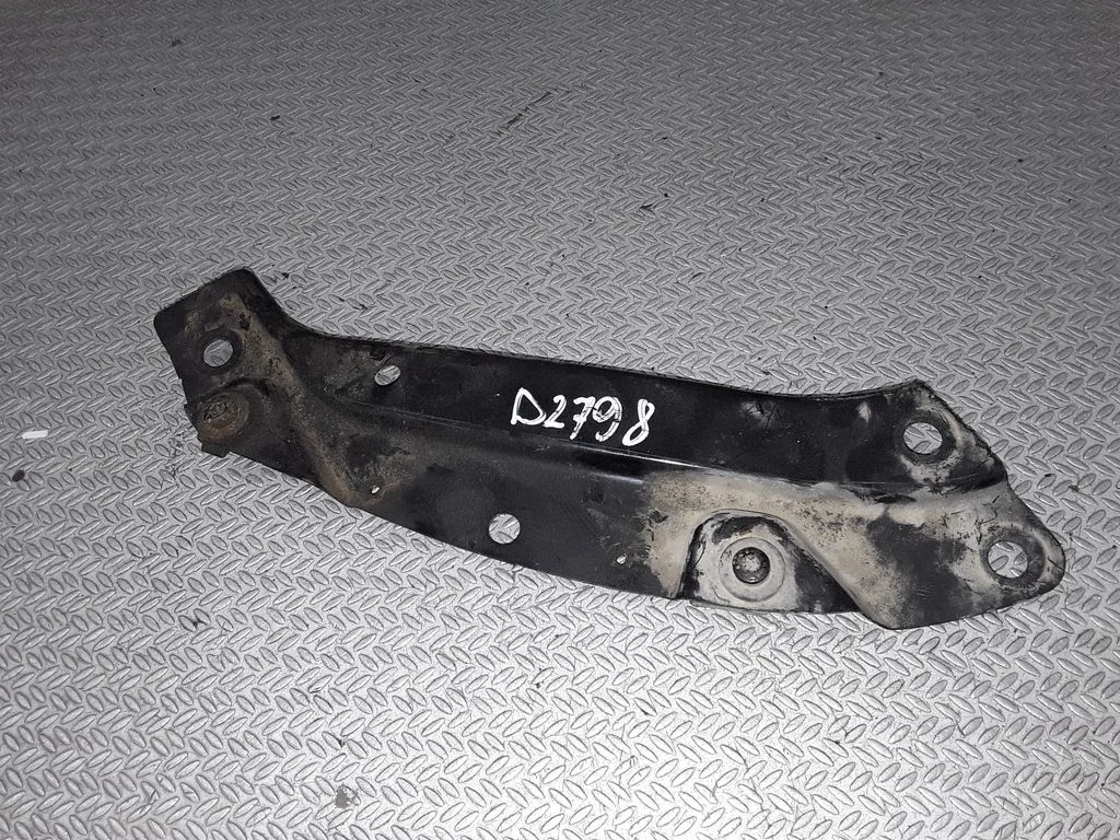Esitule kinnitusklamber – Volkswagen Polo V 6R (2009-2017)