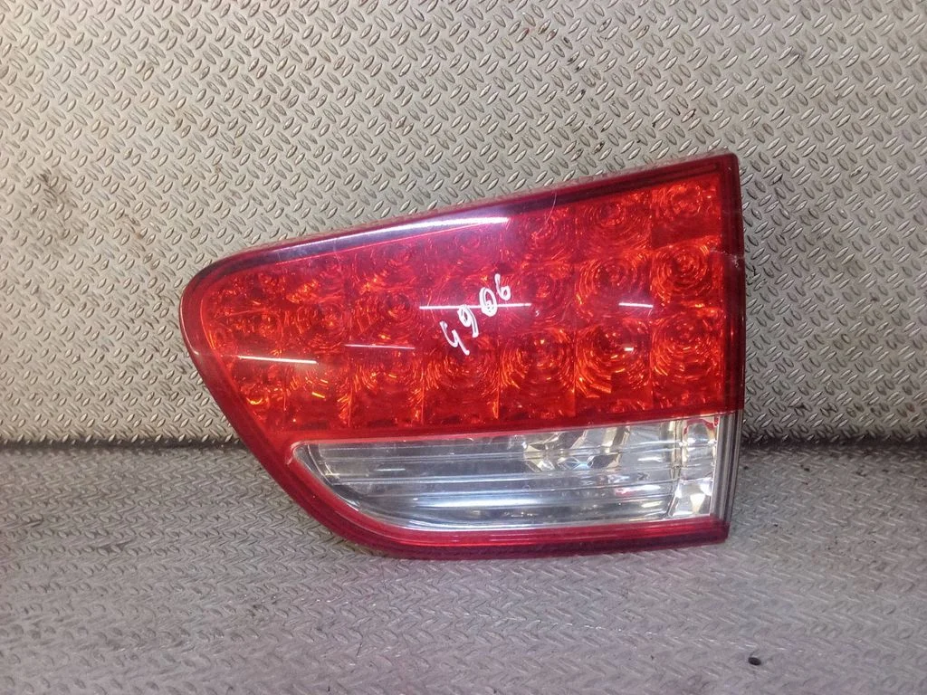 Lampa tylna w klapie – prawa
