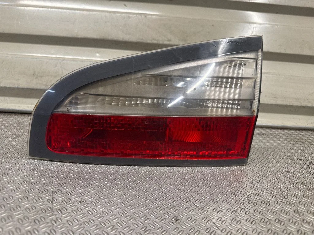 Lampa tylna w klapie – prawy tył