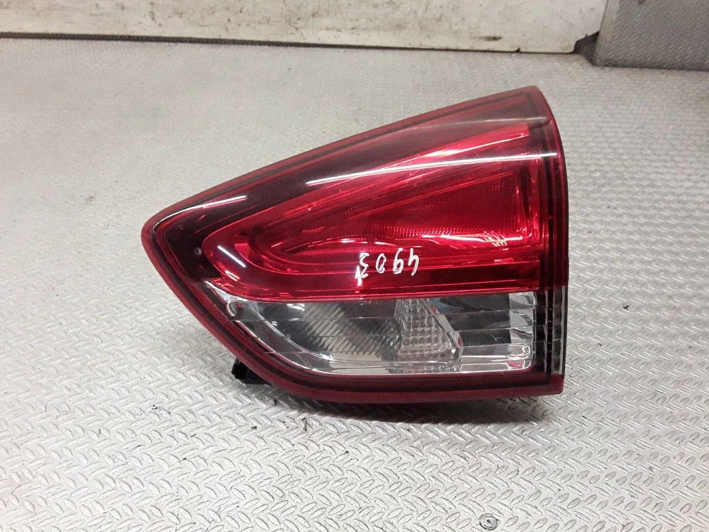 Lampa tylna w klapie – Renault Clio IV (2012-2019)