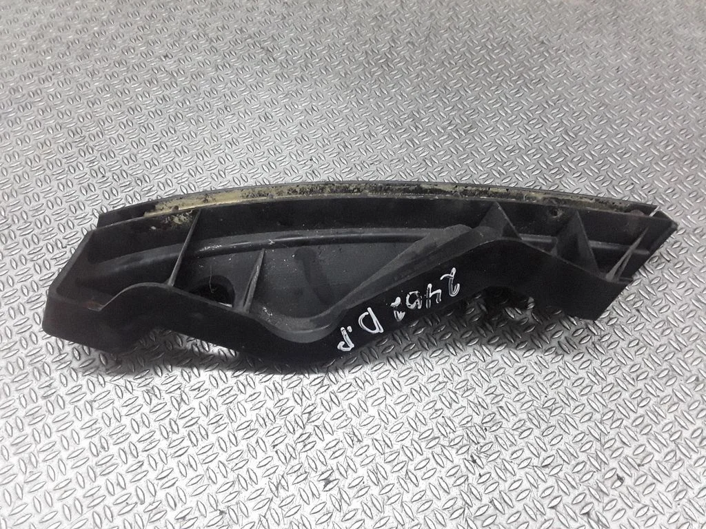 Esitule kinnitusklamber – Volkswagen Touran I (2003-2010)