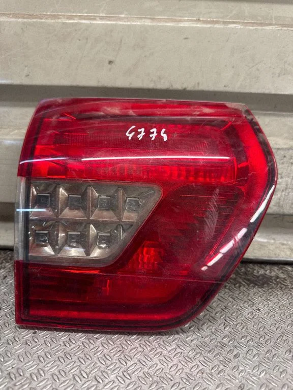 Tailgate rear/tail lights – Citroen C5 (2008-2016)
