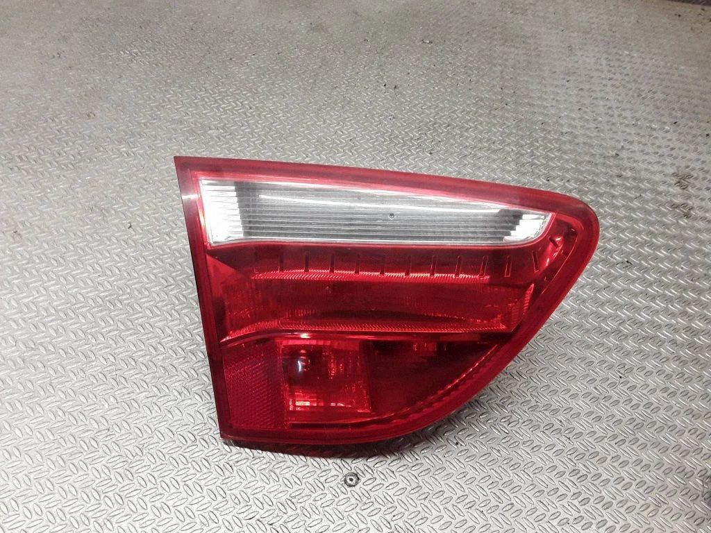 Aizmugurējais lukturis bagāžnieka vākā – Seat Exeo (3R) (2008-2013)