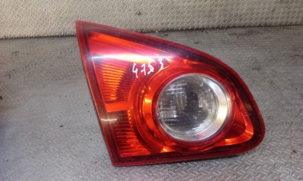 Tailgate rear/tail lights – Nissan Qashqai+2 (2008-2010)