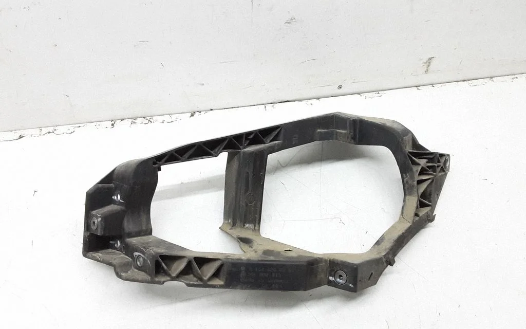Headlight/headlamp mounting bracket A4546200901
