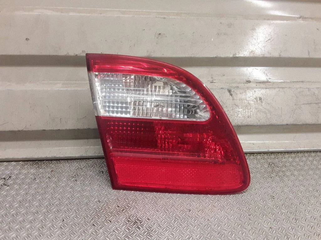 Tailgate rear/tail lights – Mercedes-Benz E-Class W211 (2002-2009)