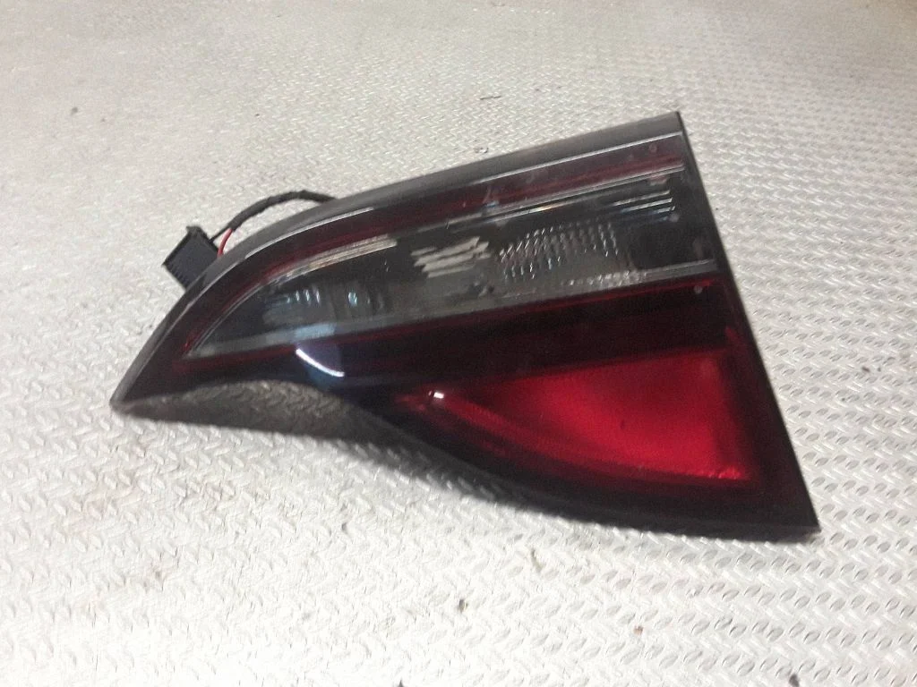 Tailgate rear/tail lights 13288832