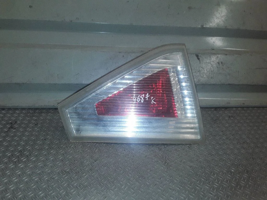 Lampa tylna w klapie