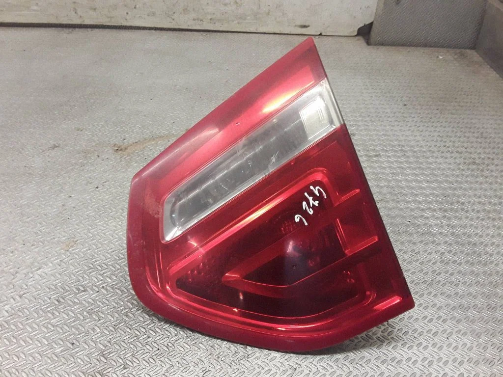 Tailgate rear/tail lights – right