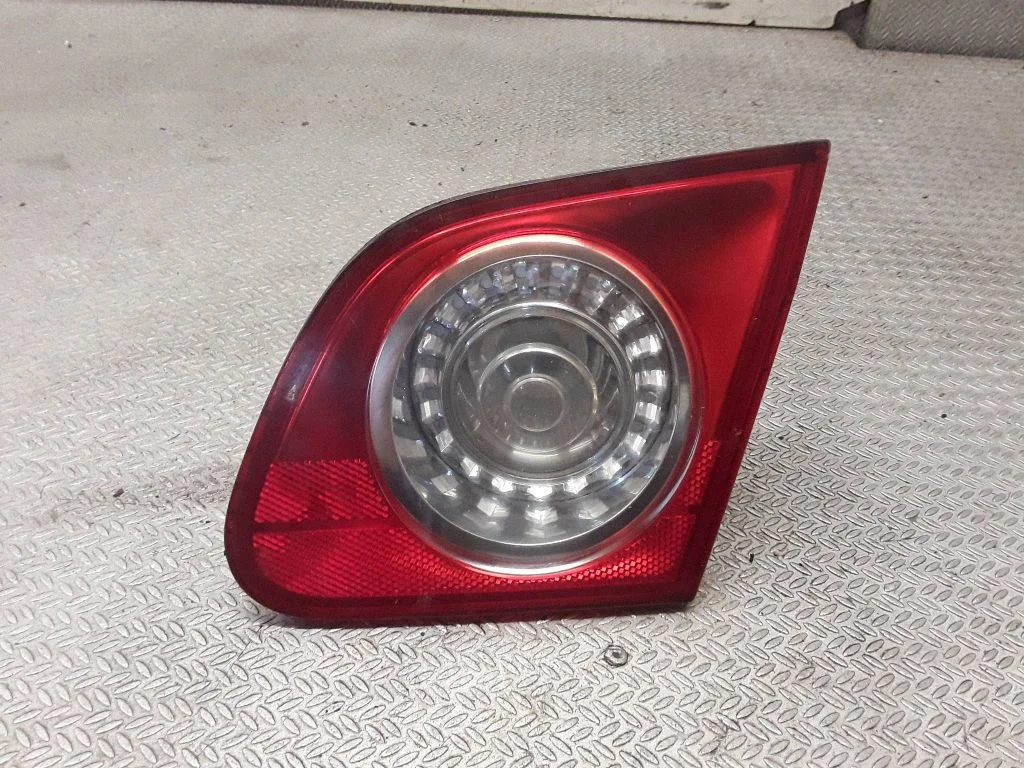 Tailgate rear/tail lights – Volkswagen Passat B6 (2005-2010)