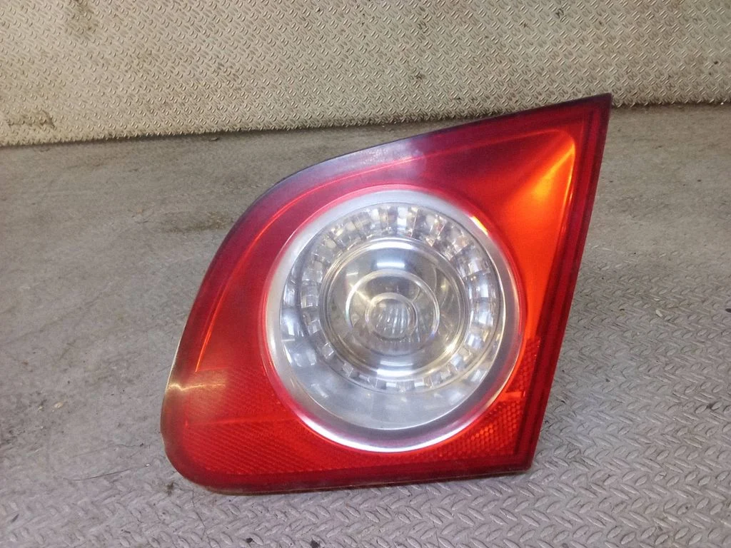 Tailgate rear/tail lights – Volkswagen Passat B6 (2005-2010)