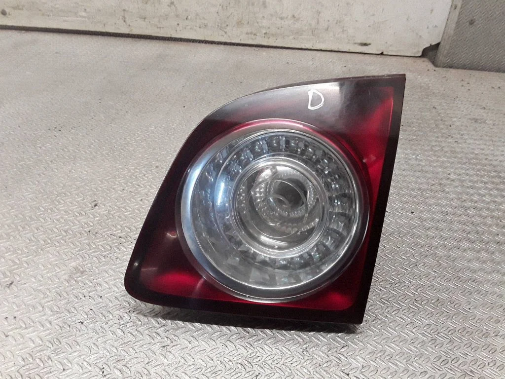 Lampa tylna w klapie – prawa