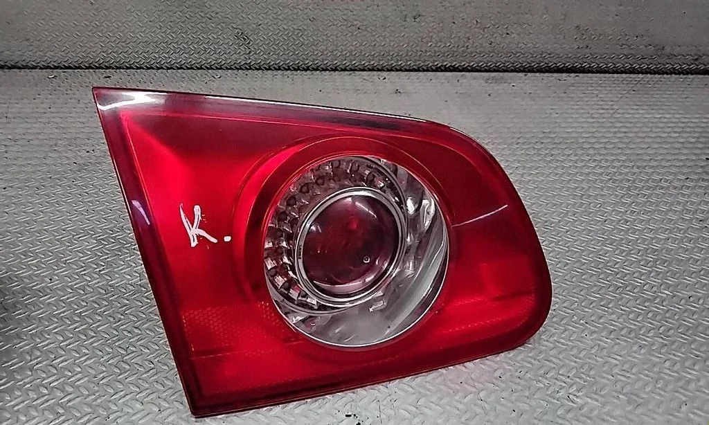 Tailgate rear/tail lights – Volkswagen Passat B6 (2005-2010)