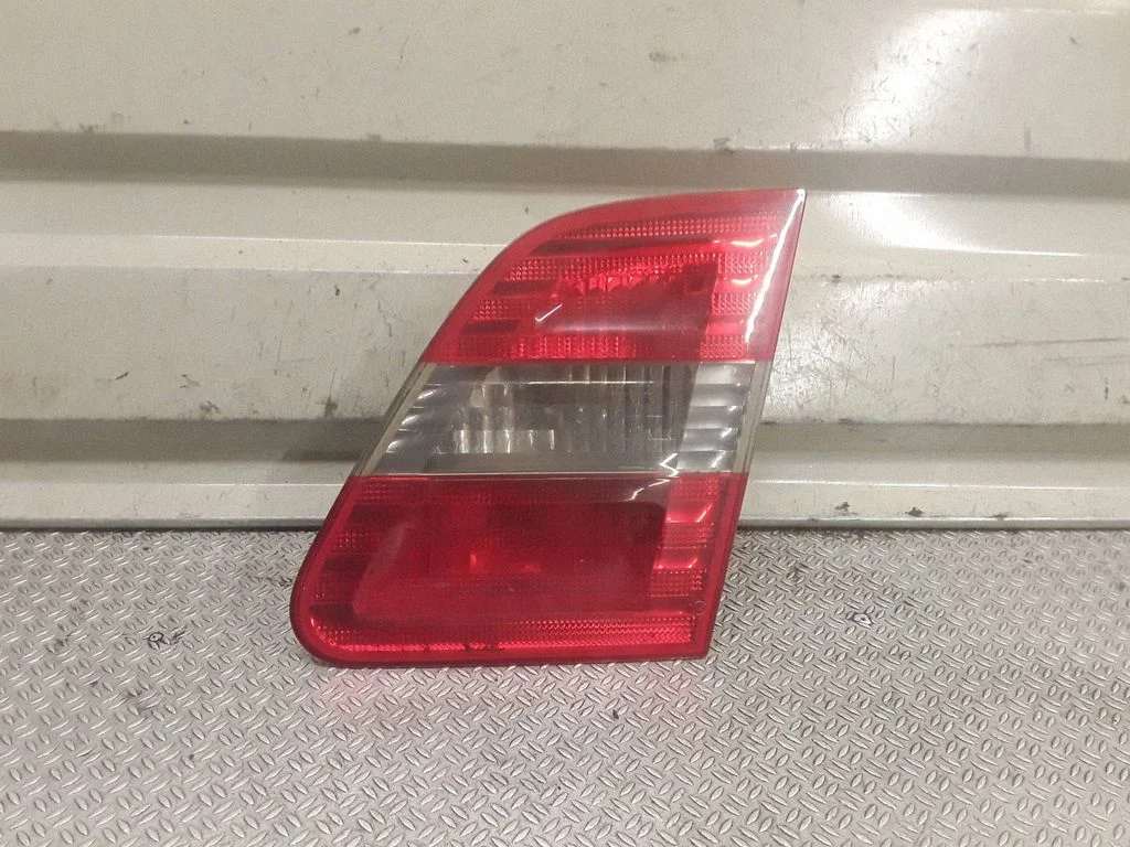 Lampa tylna w klapie A1698200677