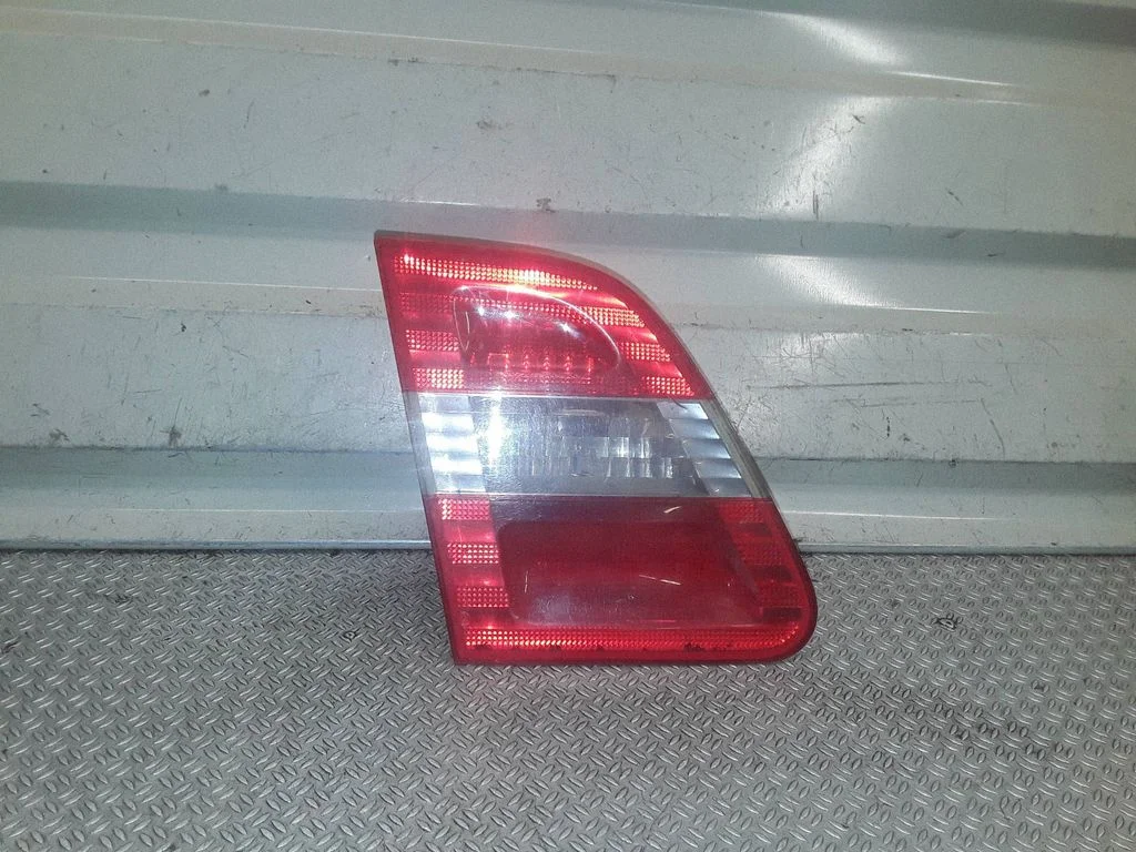 Lampa tylna w klapie A1698200577