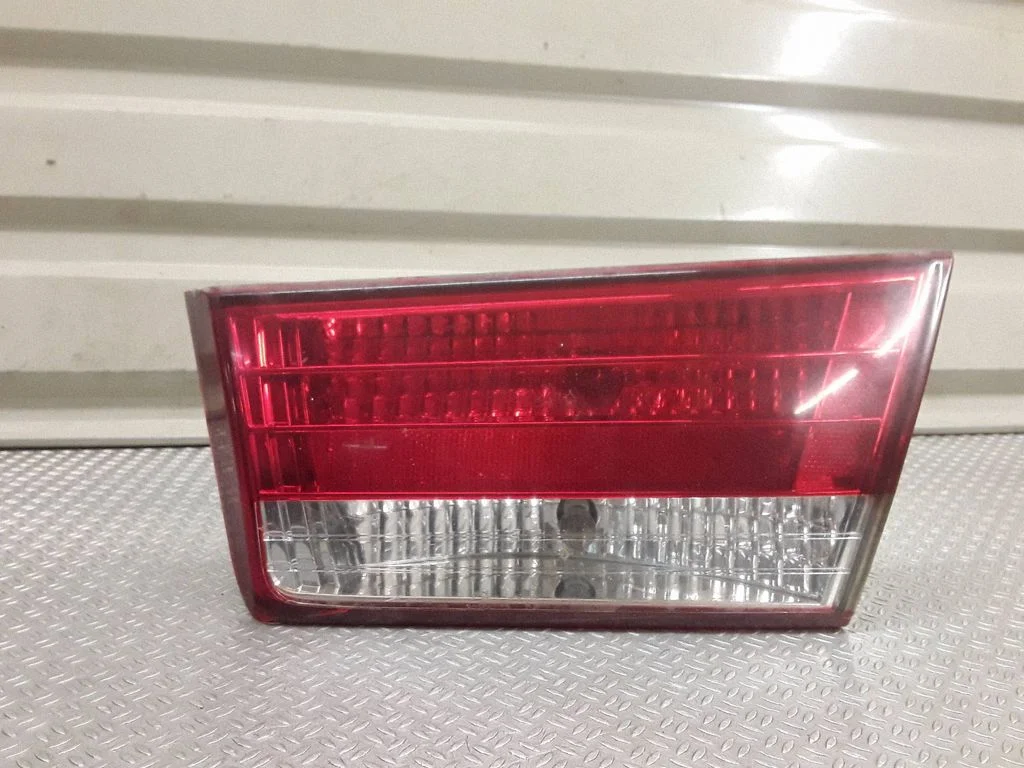 Aizmugurējais lukturis bagāžnieka vākā – Hyundai Sonata (2006-2015)