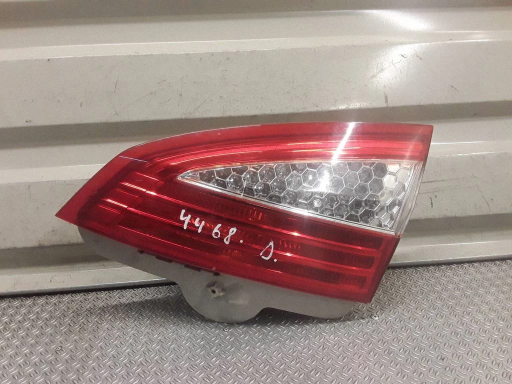 Tailgate rear/tail lights – Ford Mondeo MK IV (2007-2014)
