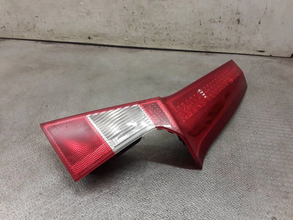 Tailgate rear/tail lights – Volvo XC70 (2008-2013)