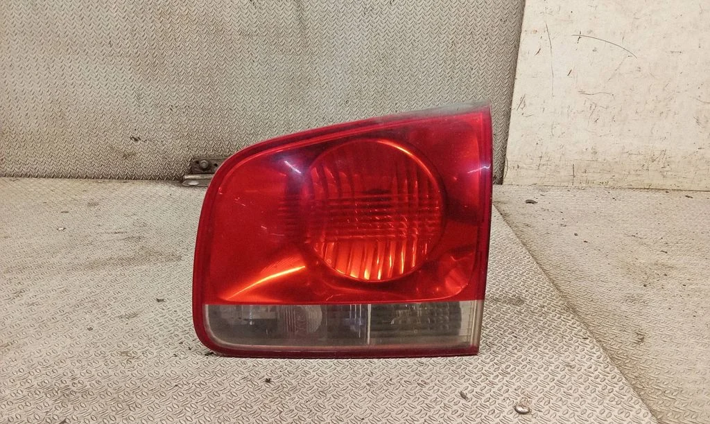 Lampa tylna w klapie – prawa