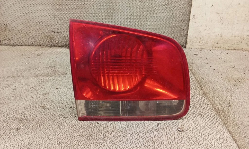 Lampa tylna w klapie – lewa