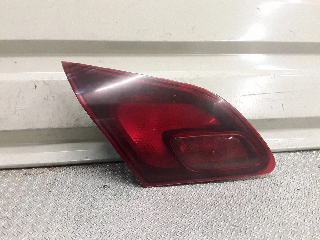 Lampa tylna w klapie – lewa
