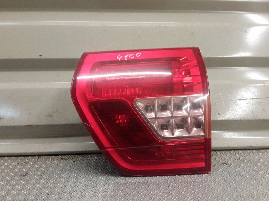 Lampa tylna w klapie – prawa
