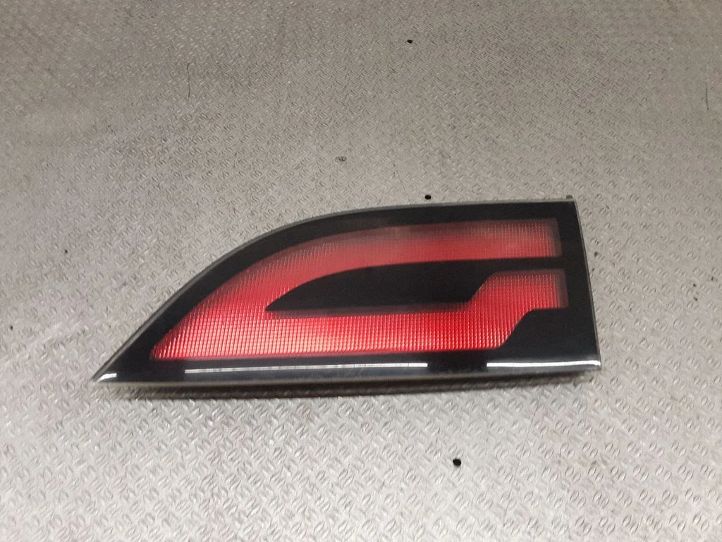 Aizmugurējais lukturis bagāžnieka vākā 22900155 – Chevrolet Volt I (2010-2015)