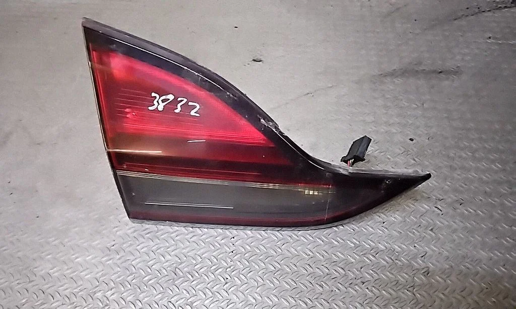Lampa tylna w klapie 13292358