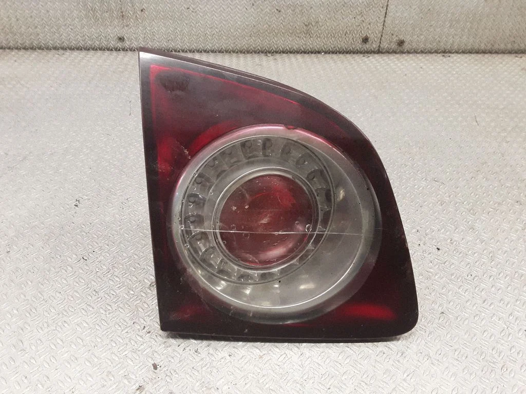 Lampa tylna w klapie 5M0945093H