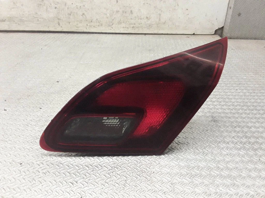 Lampa tylna w klapie – prawa