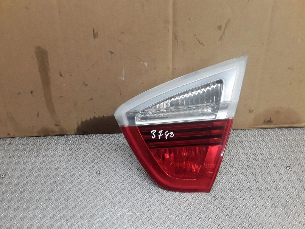 Lampa tylna w klapie 693746018