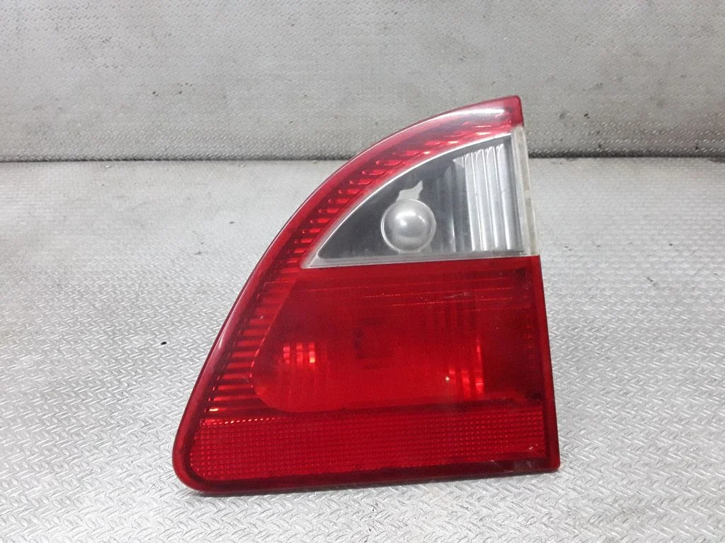 Tailgate rear/tail lights – Ford Galaxy (2000-2006)