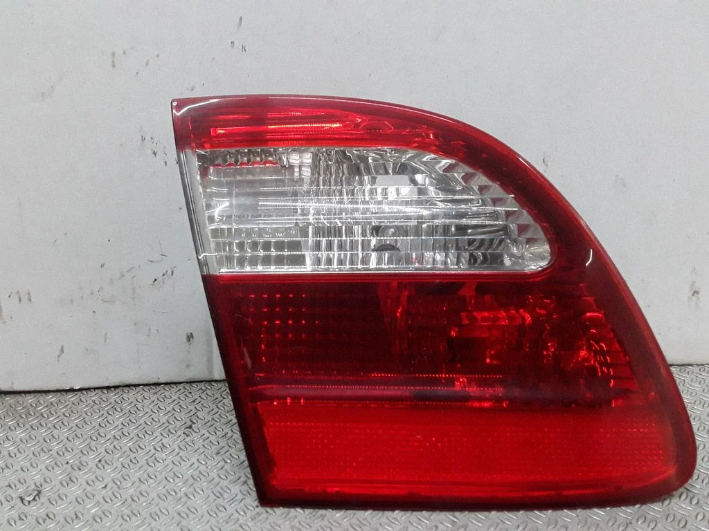 Tailgate rear/tail lights – Mercedes-Benz E-Class W211 (2002-2009)