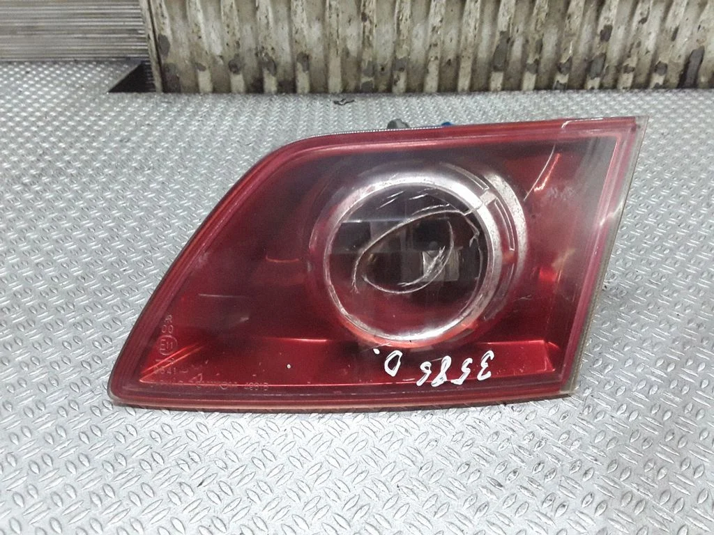 Lampa tylna w klapie – prawa