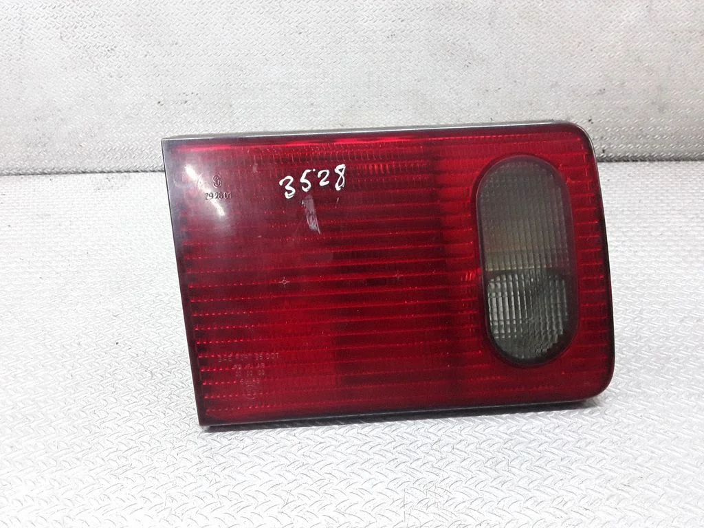 Lampa tylna w klapie 4D0945093