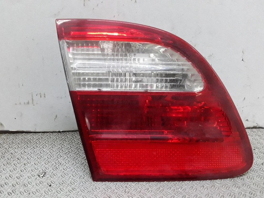Tailgate rear/tail lights – Mercedes-Benz E-Class W211 (2002-2009)