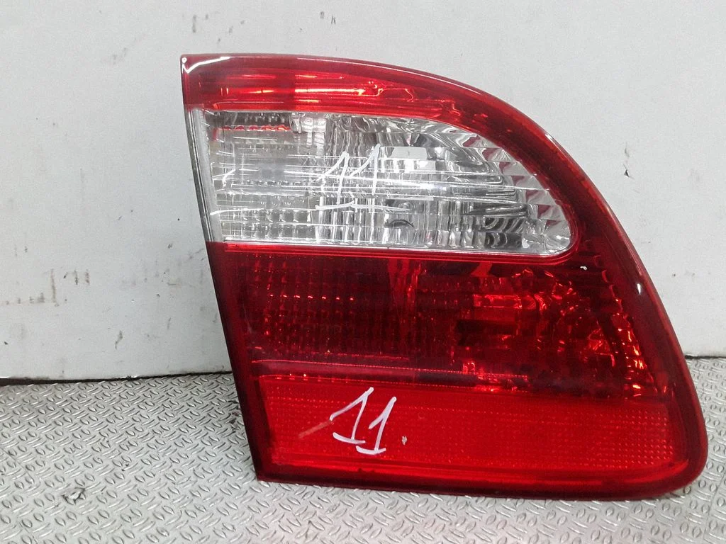 Tailgate rear/tail lights – Mercedes-Benz E-Class W211 (2002-2009)