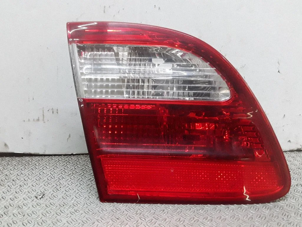 Tailgate rear/tail lights – Mercedes-Benz E-Class W211 (2002-2009)