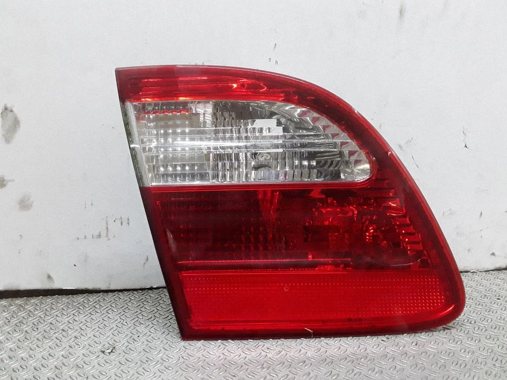 Tailgate rear/tail lights – Mercedes-Benz E-Class W211 (2002-2009)