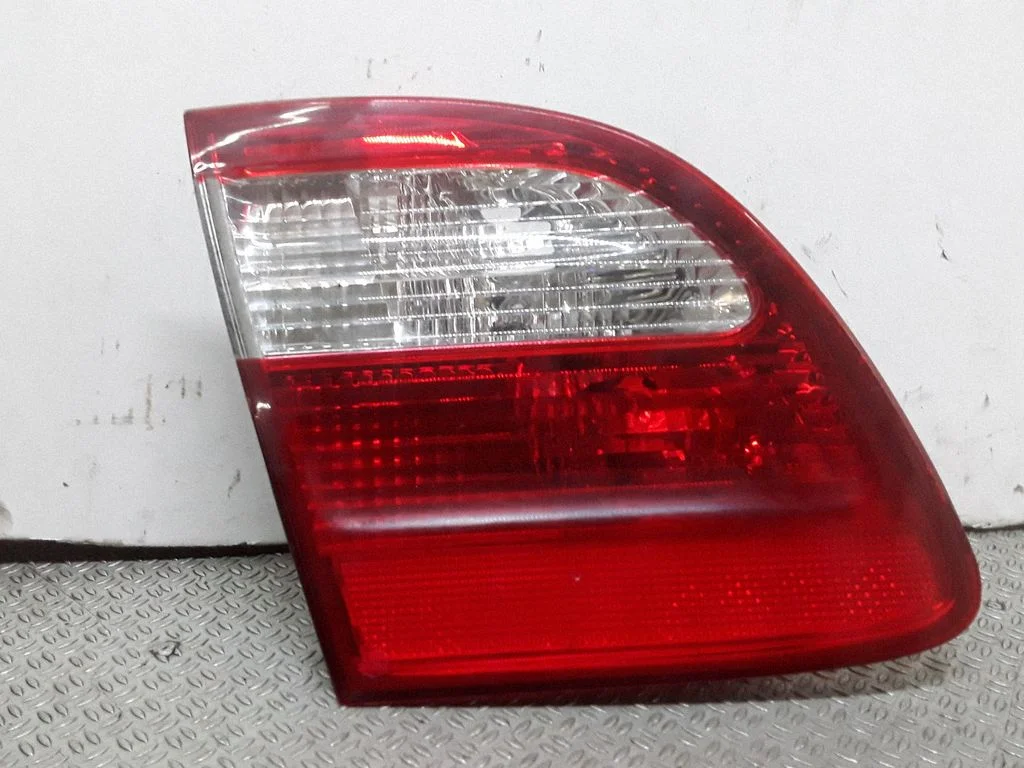 Tailgate rear/tail lights – Mercedes-Benz E-Class W211 (2002-2009)