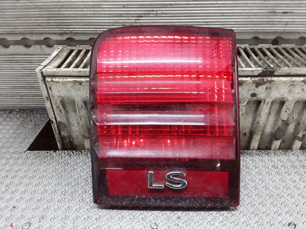 Tailgate rear/tail lights XW4313404A – Lincoln LS (1998-2006)