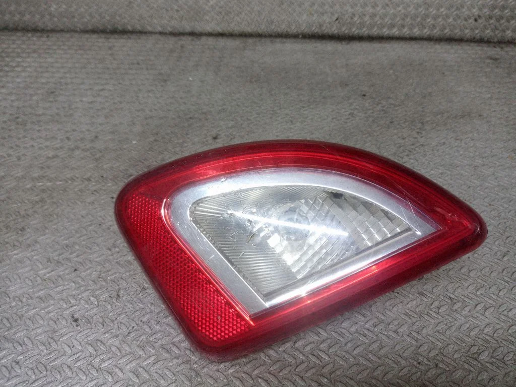 Aizmugurējais lukturis bagāžnieka vākā 265503882R – Renault Twingo II (2007-2014)