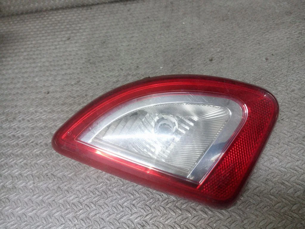Aizmugurējais lukturis bagāžnieka vākā 265552730R – Renault Twingo II (2007-2014)
