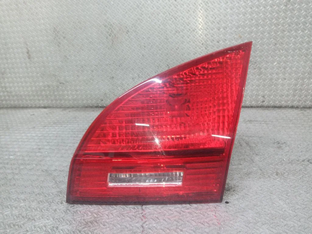 Lampa tylna w klapie 924061P000