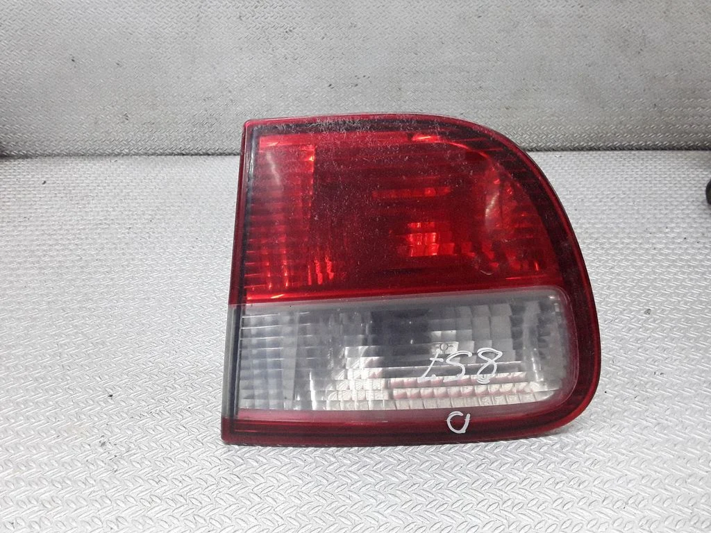 Aizmugurējais lukturis bagāžnieka vākā 1M6945092A