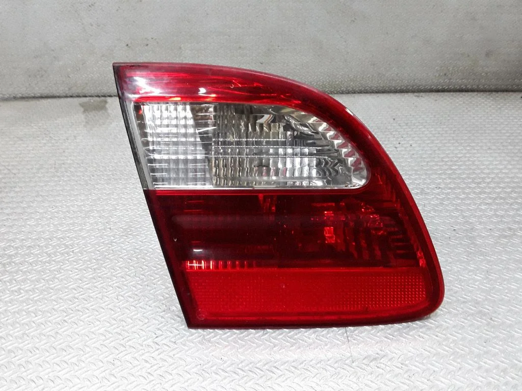 Tailgate rear/tail lights – Mercedes-Benz E-Class W211 (2002-2009)